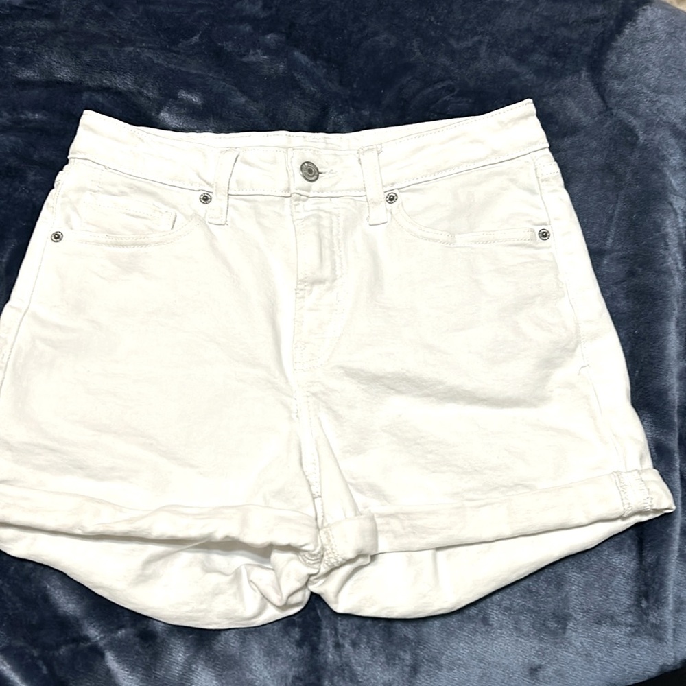 White Old Navy shorts